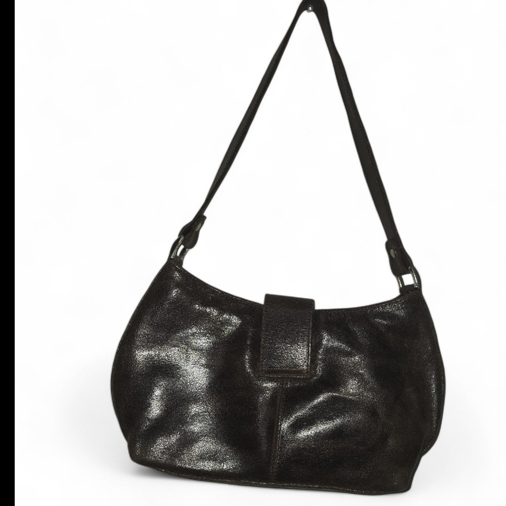 This shoulder bag features a vintage or Y2K-style design. - Picture 4 of 6